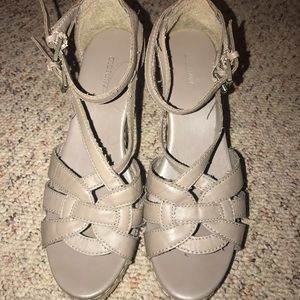Old navy tan wedges